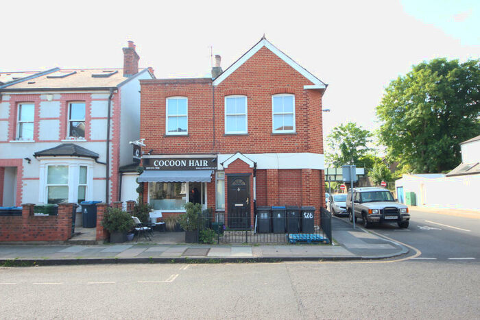 2 Bedroom Flat To Rent In Canbury Park Road, KT2