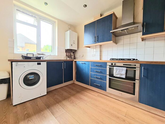 3 Bedroom Flat To Rent In Watford Way, Hendon, London, NW4