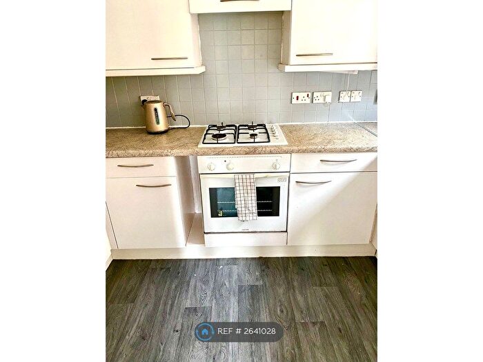 2 Bedroom Flat To Rent In Arborfield Close, London, SW2