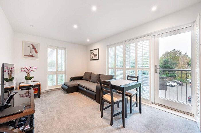 2 Bedroom Flat To Rent In King George Crescent, Wembley, HA0