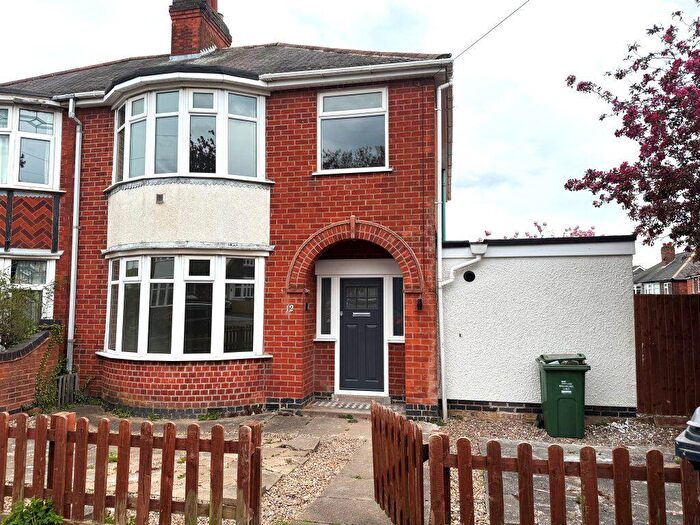 4 Bedroom Semi-Detached House To Rent In Walnut Avenue, Leicester, LE4