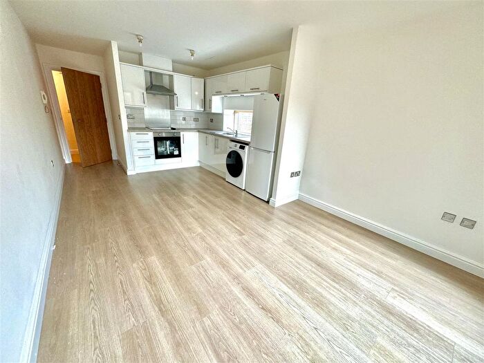 1 Bedroom Flat To Rent In Camlough Walk, Chesterfield, S41