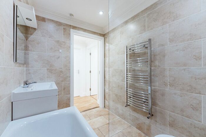 2 Bedroom Flat To Rent In Grove Court, London, N15