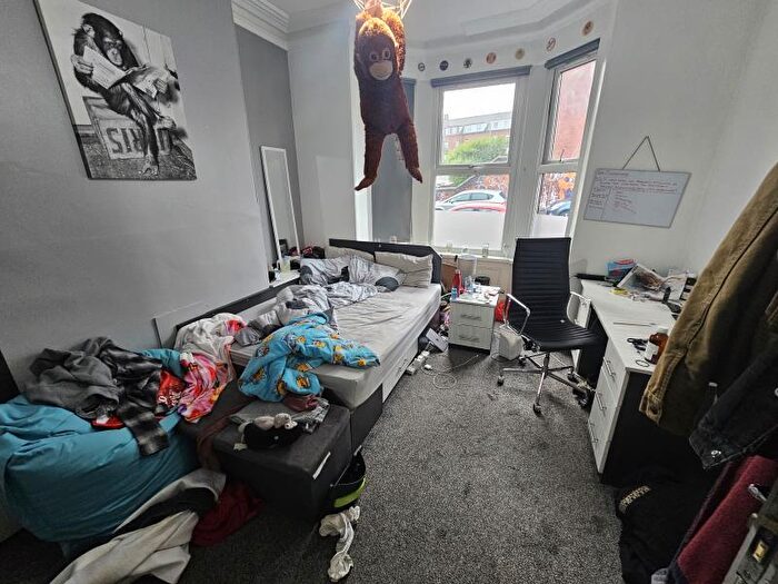 6 Bedroom Terraced House To Rent In Brudenell Grove, Hyde Park, Leeds, LS6