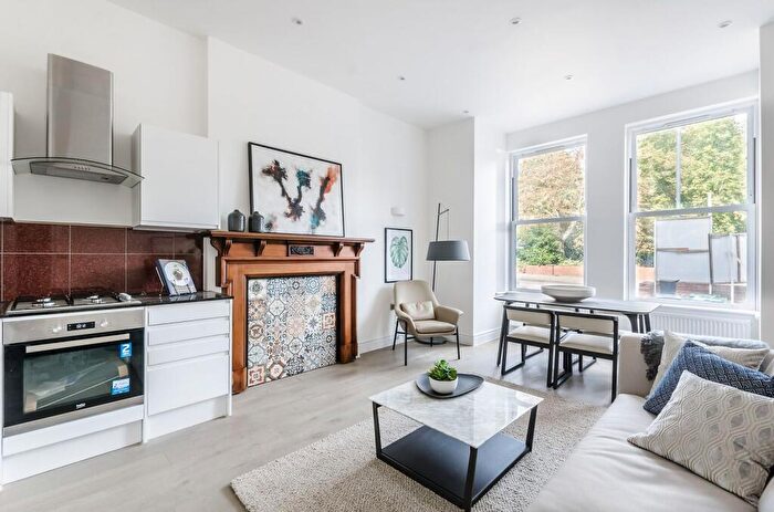 2 Bedroom Flat To Rent In Thurlow Park Road, West Dulwich, London, SE21
