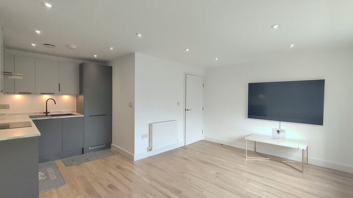 1 Bedroom Flat To Rent In Windmill Lane, Hanwell, UB2