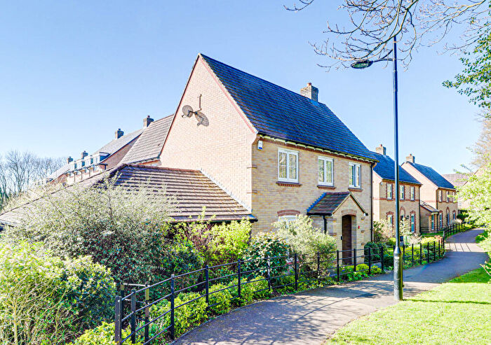 4 Bedroom Detached House For Sale In Phoenix Walk, Hemel Hempstead, HP2