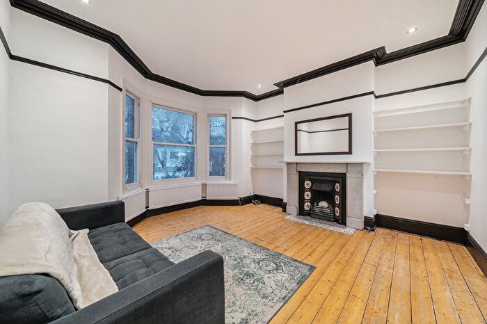 4 Bedroom Flat To Rent In Tunley Road, Balham, London, SW17