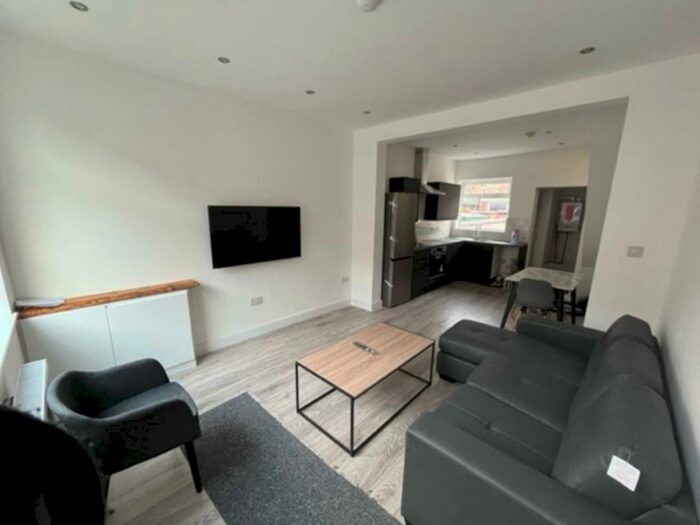 2 Bedroom Terraced House To Rent In Thorn Grove, Manchester, M14