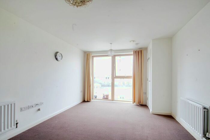 2 Bedroom Flat To Rent In A Bath Road, Hounslow, TW3