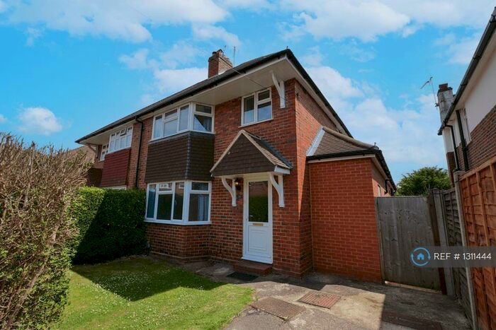 5 Bedroom Semi-Detached House To Rent In Hillview Crescent, Guildford, GU2