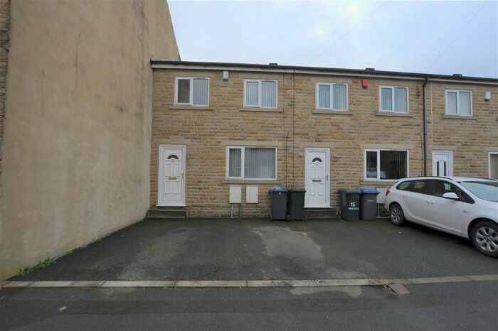 2 Bedroom Town House To Rent In Westgate, Eccleshill, Bradford, BD2