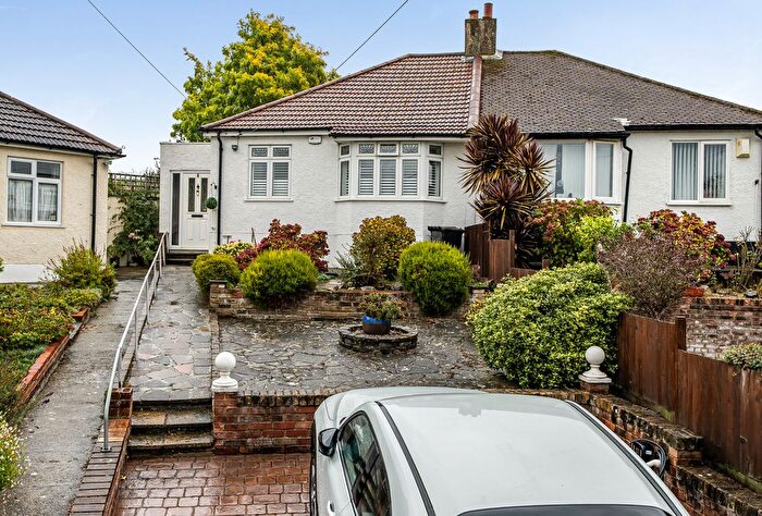 2 Bedroom Bungalow For Sale In Andrews Close, Orpington, BR5