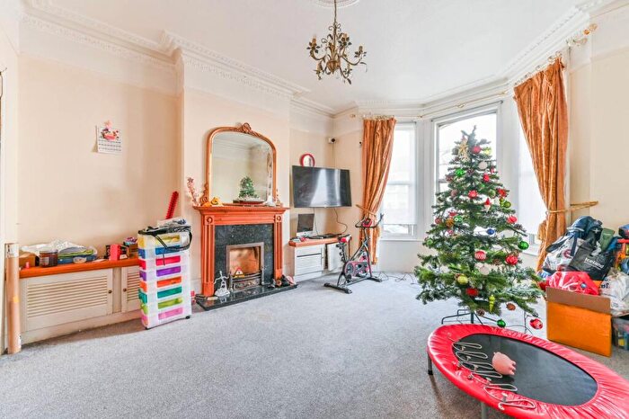 4 Bedroom Semi-Detached House To Rent In Alexandra Road, Croydon, CR0