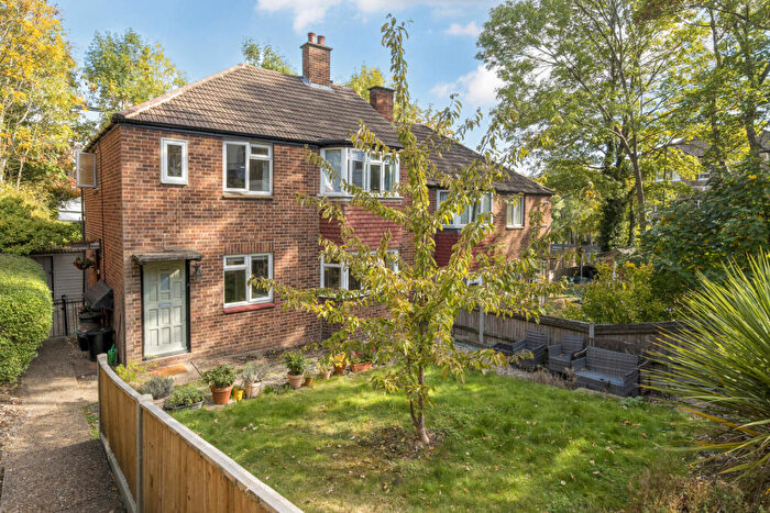 2 Bedroom Maisonette For Sale In Thicket Terrace, Anerley Road, London, SE20