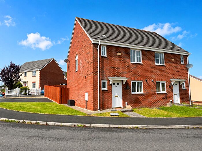 3 Bedroom Semi-Detached House For Sale In Heol Y Fronfraith Fawr, Bridgend, CF31