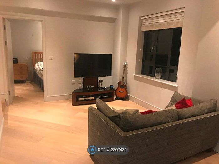 1 Bedroom Flat To Rent In Market Place, Brentford, TW8