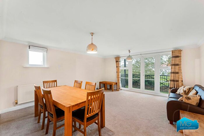 2 Bedroom Flat To Rent In Briar Close, East Finchley, London, N2