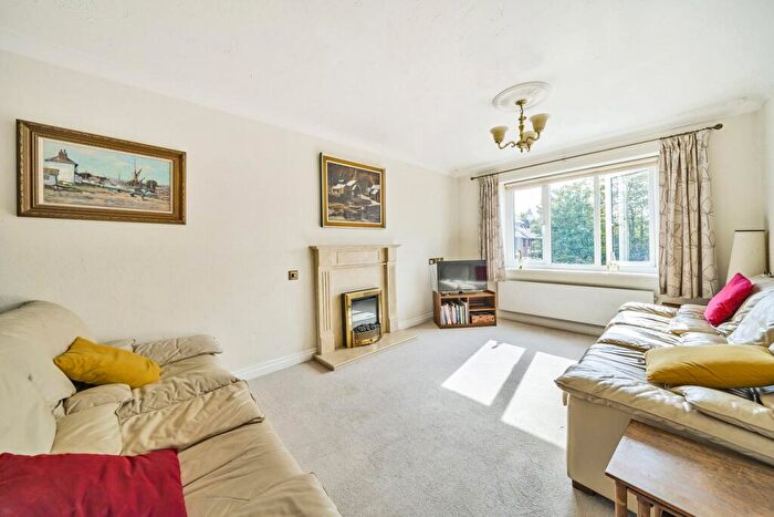 2 Bedroom Retirement Property For Sale In Deerhurst Court, Solihull, B91