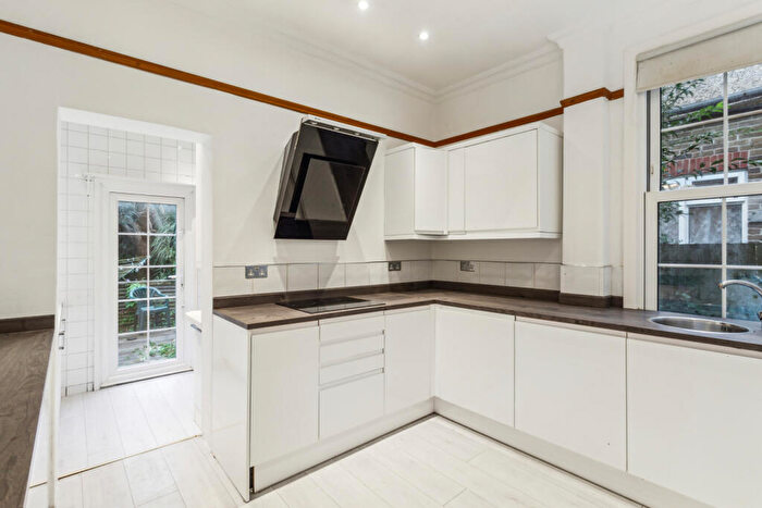 4 Bedroom Semi-Detached House To Rent In Queens Road, Enfield, EN1