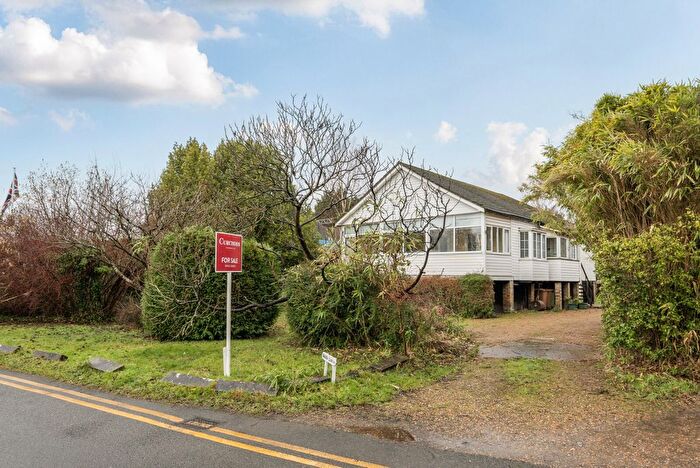 3 Bedroom Bungalow For Sale In Towpath, Shepperton, TW17