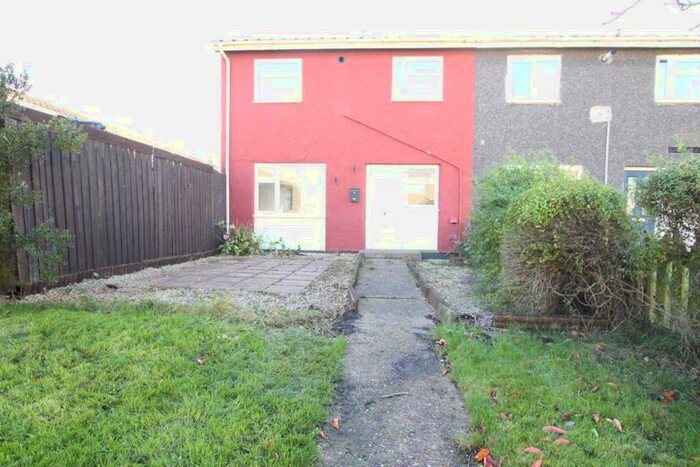 3 Bedroom Semi-Detached House To Rent In Carisbrooke Walk, Immingham, DN40