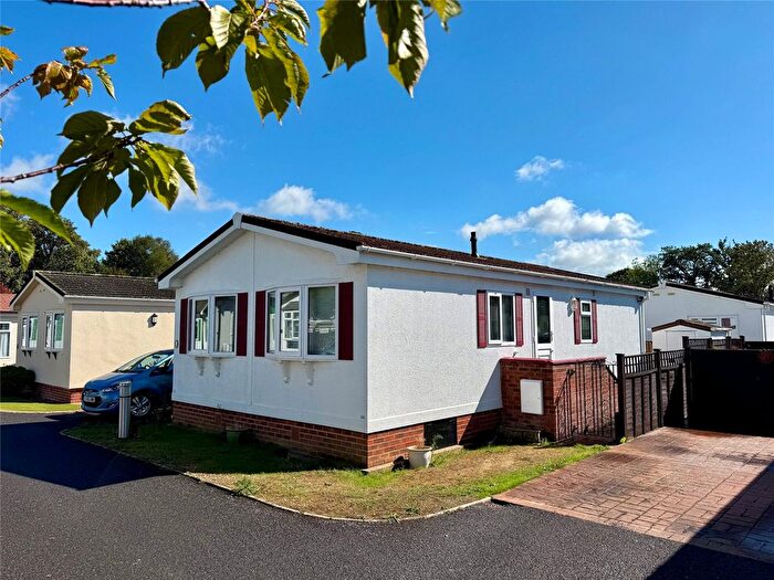 2 Bedroom Park Home For Sale In Knightcrest Park, Everton, Hampshire, SO41