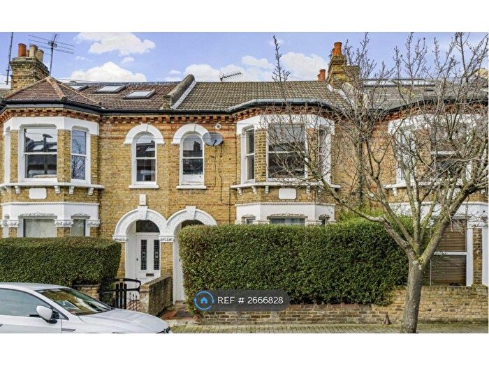 2 Bedroom Flat To Rent In Harbut Road, London, SW11