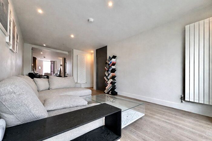 2 Bedroom Flat To Rent In Windsor Square, Woolwich, Royal Arsenal, London, SE18