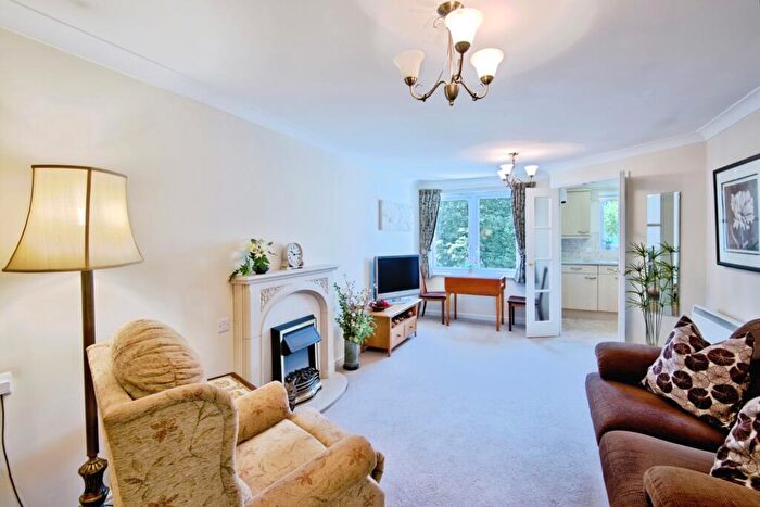 2 Bedroom Apartment For Sale In Coachman Court, Rochford, SS4