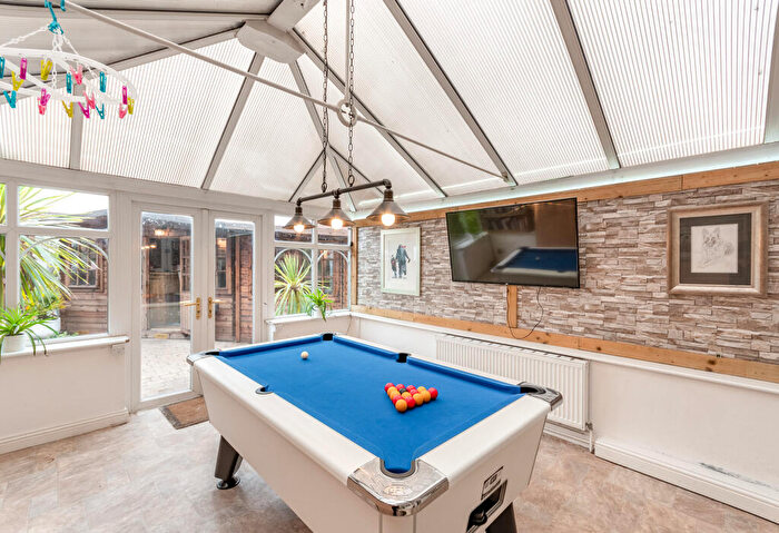 3 Bedroom Detached House For Sale In Windsor Close, Doncaster, South Yorkshire, DN6