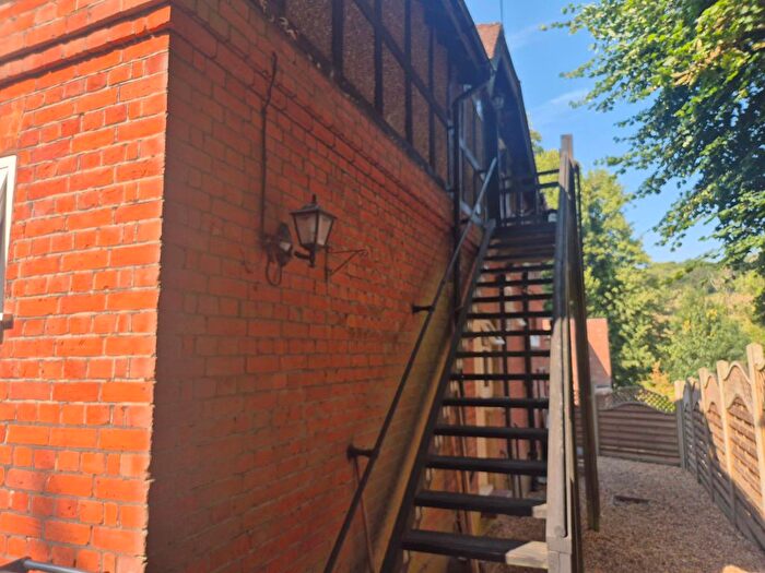 2 Bedroom End Of Terrace House To Rent In Oaklands Gardens, Kenley, CR8
