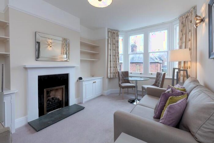 2 Bedroom Apartment To Rent In Walton Crescent, Oxford, OX1