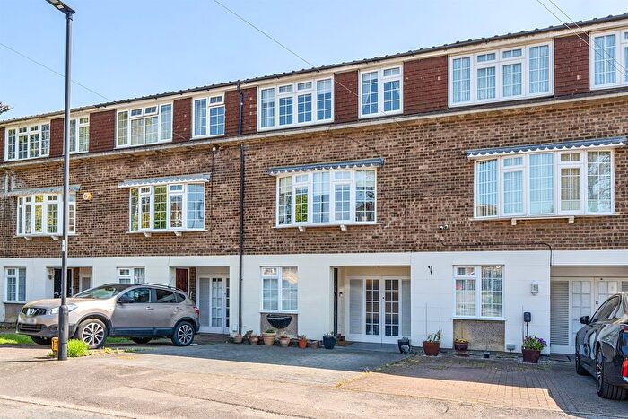 3 Bedroom Property For Sale In Calshot Way, Enfield, EN2