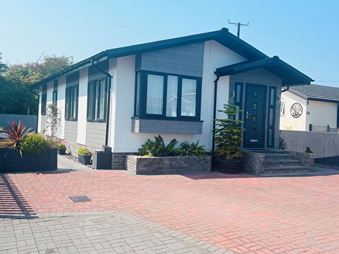 2 Bedroom Mobile/park Home For Sale In Castleton Road, St. Athan, Barry, CF62