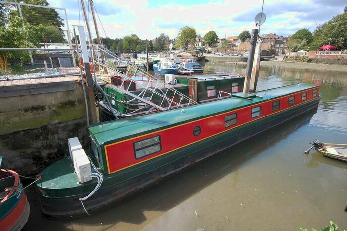 1 Bedroom Houseboat To Rent In Eel Pie Island, Twickenham, TW1