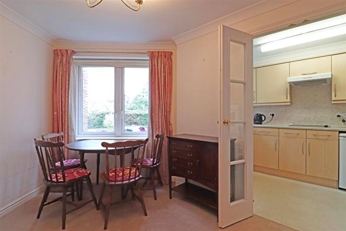 1 Bedroom Retirement Property For Sale In London Road, Redhill, RH1