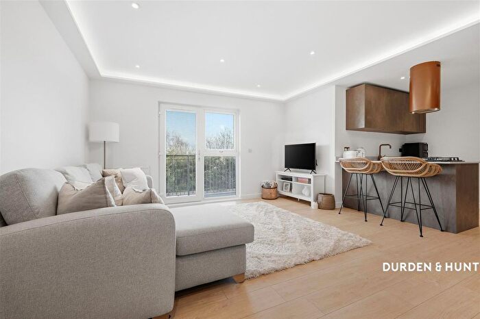 2 Bedroom Flat For Sale In London Road, Leigh-On-Sea, SS9