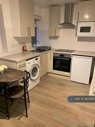 Studio To Rent In Barley Lane, Ilford, IG3