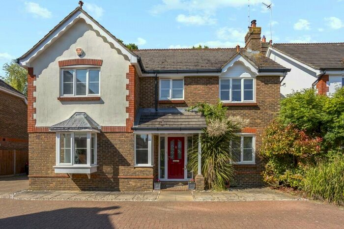 4 Bedroom Detached House For Sale In Strawberry Fields, Bramley, RG26