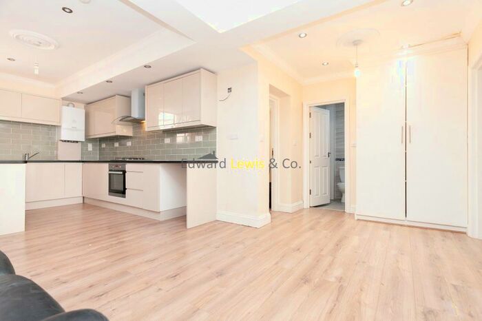 3 Bedroom Flat To Rent In Kyverdale Road, London, N16