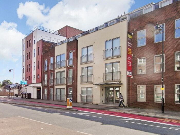 2 Bedroom Flat To Rent In London Street, Reading, Berkshire, RG1