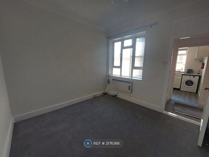 1 Bedroom Flat To Rent In Crendon Street, High Wycombe, HP13