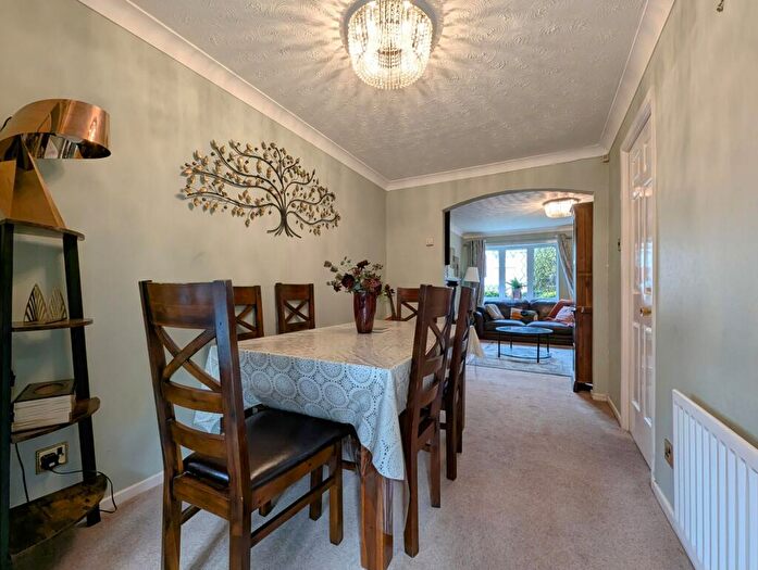3 Bedroom Detached House For Sale In Daylesford Drive, Newcastle Upon Tyne, NE3