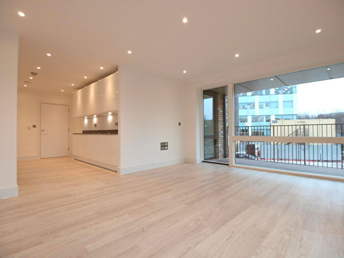 2 Bedroom Flat To Rent In Abbotsford Court, Lakeside Drive, Park Royal, NW10