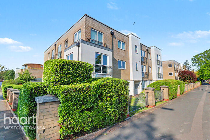 2 Bedroom Flat For Sale In London Road, Leigh-On-Sea, SS9