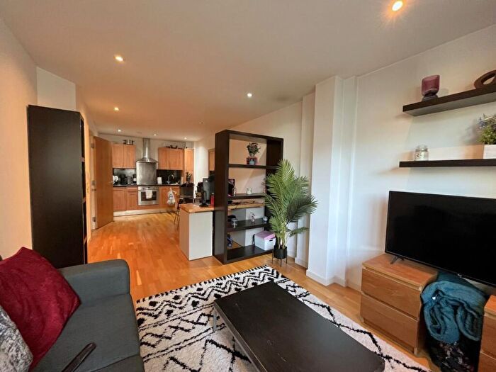 1 Bedroom Apartment To Rent In The Gateway North, Crown Point Road, Leeds, LS9