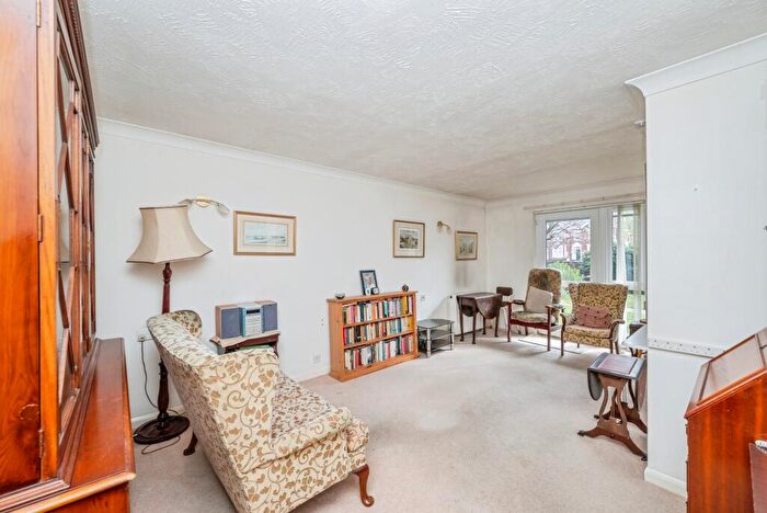 1 Bedroom Apartment For Sale In Riverway Court, Norwich, NR1