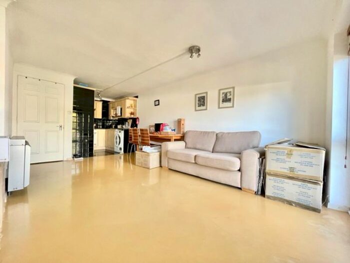 1 Bedroom Flat To Rent In Fletcher Street, London, E1