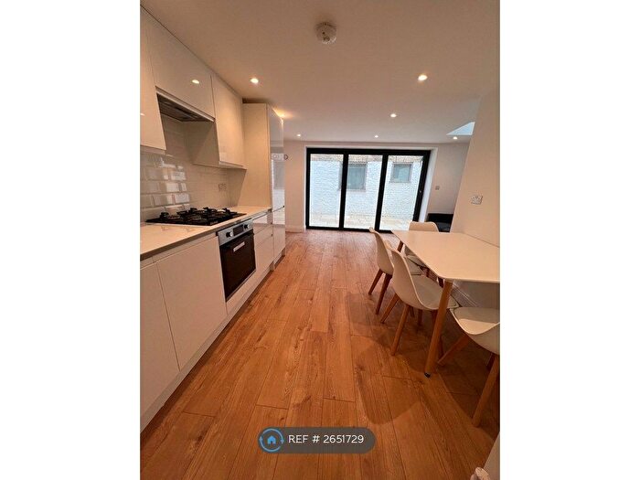 2 Bedroom Flat To Rent In Fortess Road, London, NW5